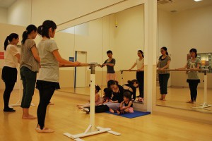 ６月３０日東雲カルチャークラス～杉もとみな子のママと一緒に親子バレエ