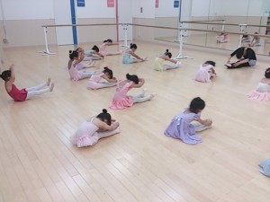 ７月７日東雲カルチャー　杉もとみな子の「ストロベリークラス」（３～６才バレエ･歌･お話し創り等）