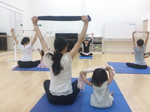 7月14日東雲カルチャー　杉もとみな子の「ママと一緒に親子バレエ」（バレエ･読み聞かせ･お話し創り）