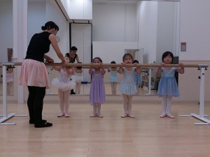 8月25日月曜東雲カルチャー　杉もとみな子の「ストロベリークラス」（3～6才バレエ）