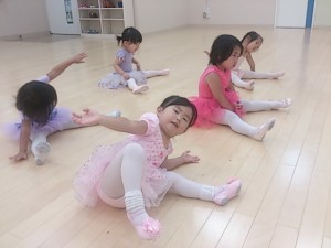 ７月２８日東雲カルチャー　杉もとみな子の「初めて出会うベビーバレエ」