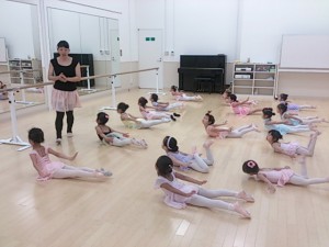 ７月２８日東雲カルチャー　杉もとみな子の「ストロベリークラス」（３～６才バレエ）
