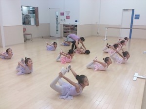 ８月１１日　東雲カルチャー　杉もとみな子の「ストロベリークラス」（３～６才バレエ）