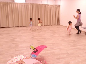 8月21日葛西カルチャー　杉もとみな子の「初めて出会うベビーバレエ」（２～３才バレエ･歌）