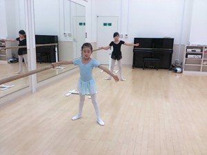 １０月６日イオンカルチャー　杉もとみな子のミントクラス（小学生クラシックバレエ･歌）