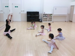 10月20日イオンカルチャー東雲　杉もとみな子の「初めて出会うベビーバレエ」