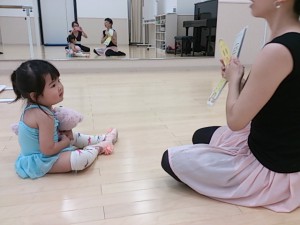 １０月１３日　イオンカルチャークラブ東雲店　「ママと一緒にベビーバレエ」
