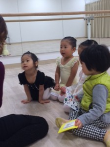 11月20日イオンカルチャークラブ　葛西店　杉もとみな子の「初めて出会うベビーバレエ」（２～３才バレエ・歌・読み聞かせ・お話創り）