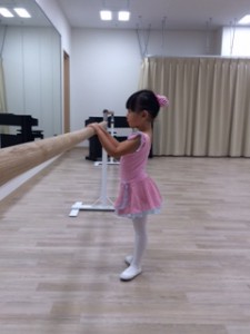 11月20日（木）イオンカルチャークラブ葛西店　杉もとみな子の「ストロベリークラス」（クラシックバレエ・歌・読み聞かせ・お話創り）