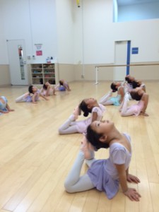 11月3日　イオンカルチャー東雲　杉もとみな子の「ストロベリークラス」（3～6才バレエ･歌･読み聞かせ･お話創り）