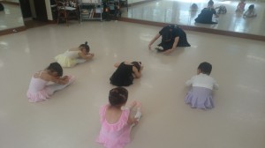 １１月１３日木曜パールクラス（２～３才バレエ・歌・読み聞かせ・お話創り）