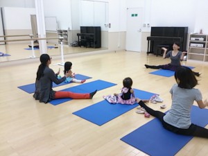 11月17日イオンカルチャークラブ　東雲店　杉もとみな子の「ママと一緒にベビーバレエ」