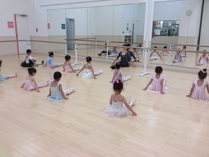 11月17日イオンカルチャークラブ　東雲店 杉もとみな子の「ストロベリークラス」（３～６才バレエ・歌・読み聞かせ・お話創り）