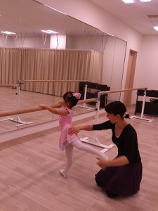 11月27日イオンカルチャー葛西店　杉もとみな子の「ストロベリークラス」（３～６才バレエ・歌・読み聞かせ・お話創り）