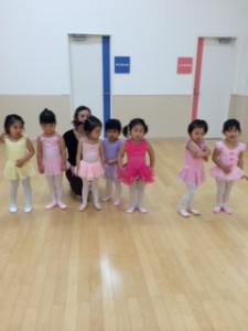 11月18日イオンカルチャークラブ　東雲店　杉もとみな子の「初めて出会うベビーバレエ」（２～３才バレエ・歌・読み聞かせ・お話創り）