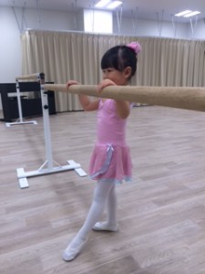 12月4日イオンカルチャー葛西店　杉もとみな子の「ストロベリークラス」（３～６才バレエ・歌・読み聞かせ・お話創り）