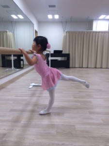 １月８日イオンカルチャークラブ葛西店　杉もとみな子の「ストロベリークラス」（３～６才バレエ・歌・読み聞かせ・お話創り）