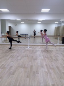 １月８日イオンカルチャークラブ葛西店　杉もとみな子の「ミントクラス」（小学生クラシックバレエ・歌）