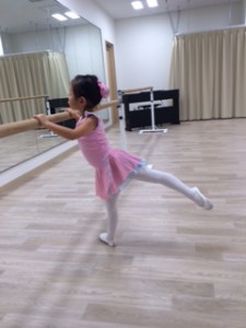 １月22日（木）イオンカルチャー葛西店杉もとみな子の「ストロベリークラス」（３～６才バレエ・歌・読み聞かせ・お話創り）