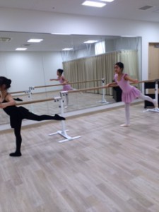 １月22日（木）イオンカルチャー葛西店杉もとみな子の「ミントクラス」（小学生クラシックバレエ・歌）