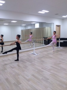 １月15日イオンカルチャークラブ　杉もとみな子の「ミントクラス」（小学生クラシックバレエ・歌）