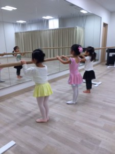 2月19日イオンカルチャークラブ　葛西店杉もとみな子の「ストロベリークラス」（３～６才バレエ・歌・読み聞かせ・お話創り）