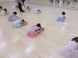 2月9日イオンカルチャークラブ　杉もとみな子の「ストロベリークラス」（３～６才バレエ・歌・読み聞かせ・お話創り2