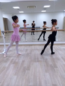 3月12日イオンカルチャークラブ　葛西店　　杉もとみな子の「ミントクラス」（小学生　クラシックバレエ）