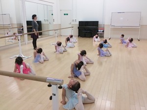 3月16日イオンカルチャークラブ東雲店　「ストロベリークラス」（３～６才バレエ・歌・読み聞かせ・お話創り）