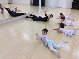 4月6日イオンカルチャークラブ　東雲店「ベビークラス」（初めて出会うベビーバレエ）