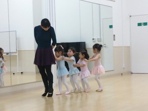 4月27日イオンカルチャークラブ東雲店ベビークラス（初めて出会うベビーバレエ）