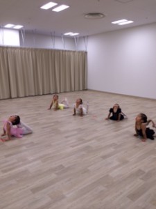6月4日イオンカルチャークラブ葛西店「キッズクラス」（ストロベリークラス）３～６才バレエ・歌・読み聞かせ・お話創り