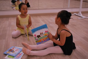 6月11日・18日イオンカルチャークラブ葛西店「キッズクラス」（ストロベリークラス）３～６才バレエ・歌・読み聞かせ・お話創り