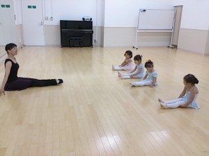 6月8日オンカルチャークラブ東雲店「ベビーバレエ」（２才・３才バレエ・歌・読み聞かせ・お話創り）