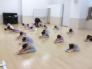 6月8日イオンカルチャークラブ東雲店「キッズクラス（ストロベリークラス）」（３～６才バレエ・歌・読み聞かせ・お話創り）