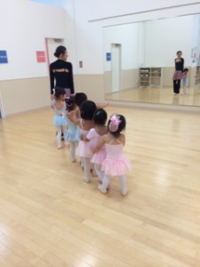6月29日オンカルチャークラブ東雲店「ベビーバレエ」（２才・３才バレエ・歌・読み聞かせ・お話創り）