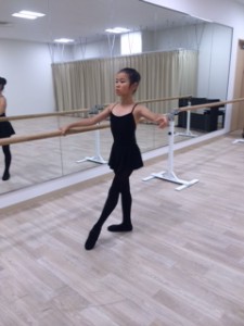 ７月16日イオンカルチャークラブ葛西店「キッズクラス」小学生　クラシックバレエ・歌