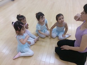 7月6日イオンカルチャークラブ東雲店「ベビークラス」（２才・３才バレエ・歌・読み聞かせ・お話創り）