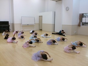 ７月13日イオンカルチャークラブ「キッズクラス」（３～６才バレエ・歌・読み聞かせ・お話創り）