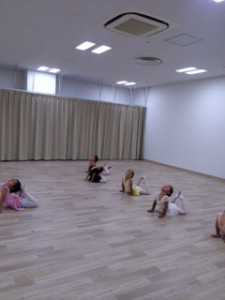 6月25日イオンカルチャークラブ葛西店「キッズクラス」（ストロベリークラス）３～６才バレエ・歌・読み聞か