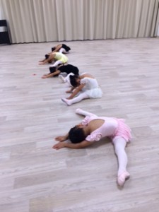 ７月30日イオンカルチャークラブ葛西店「キッズクラス」（３～６才バレエ、歌、読み聞かせ、お話創り）