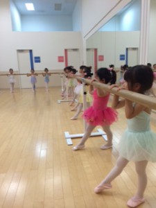 8月10日イオンカルチャークラブ「キッズクラス」（３～６才バレエ・歌・読み聞かせ・お話創り）