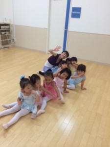8月10日イオンカルチャークラブ東雲店「ベビーバレエ」（２才・３才バレエ・歌・読み聞かせ・お話創り）