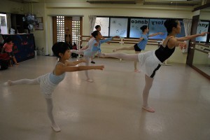 8月22日土曜エメラルド＆ガーネットクラス（９～１５歳クラシックバレエ）