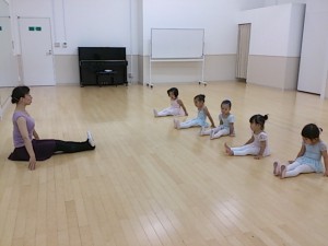 ８月3日イオンカルチャークラブ東雲店「ベビークラス」（２才、３才バレエ・歌・読み聞かせ・お話創り）