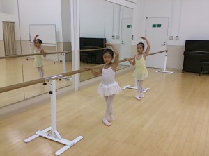 8月17日イオンカルチャークラブ東雲店「ジュニアクラス」（小学生クラシックバレエ・歌）