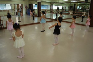 9月15日火曜ルビーＡクラス（3才～6才・バレエ・歌・読み聞かせ・お話作り）