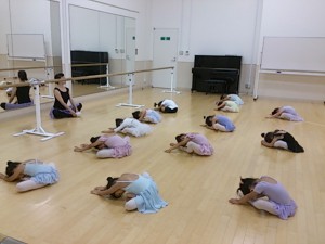 9月14日イオンカルチャークラブ東雲店「キッズ・ストロベリークラス」（３～６才バレエ・歌・読み聞かせ・お話創り）