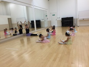 9月14日イオンカルチャークラブ東雲店「ベビークラス」（２才・３才バレエ・歌・読み聞かせ・お話創り）