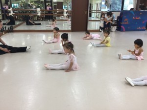 9月3日木曜パールクラス（2才～3才・クラシックバレエ・歌・読み聞かせ・お話創り）